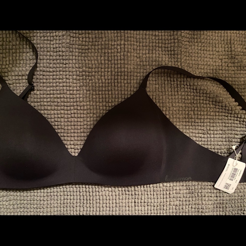 NWT lululemon bra 36C Black, minor padding